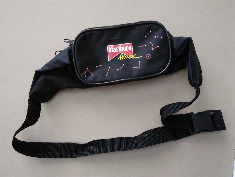 Чанти за кръста с функционални джобове