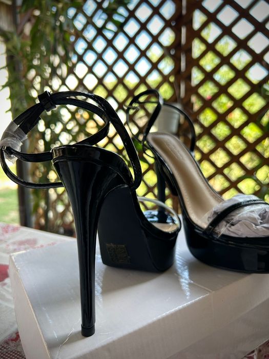 Sandale elegante, perfecte pentru evenimente selecte. Super Preț!! NOI