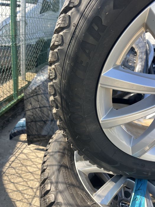 Гуми 215 65 17 Good Year