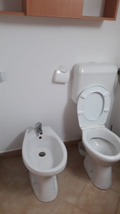 Închiriez apartament la casa