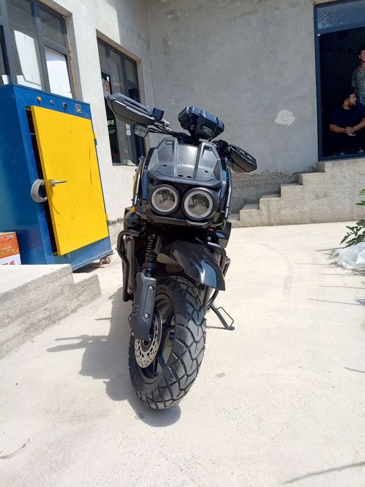 Tank pro benzin.
