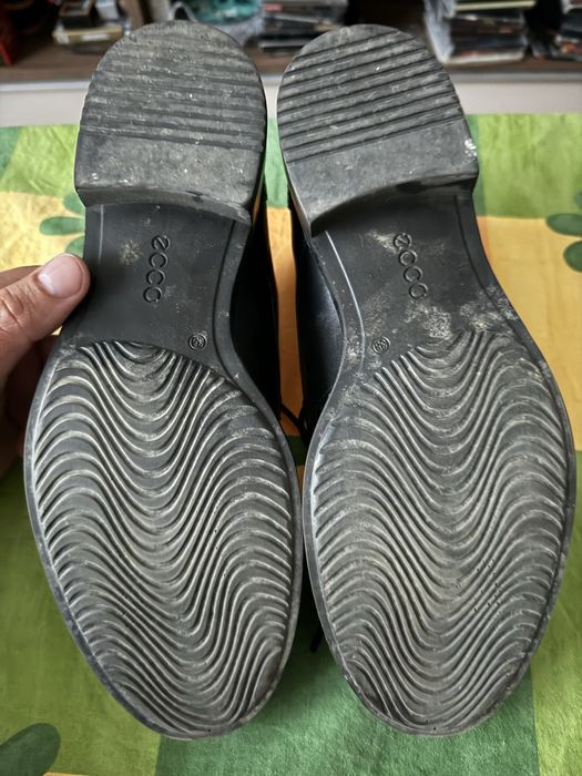 Ecco pantofi dama piele marime 38 in stare buna ,cu cutie