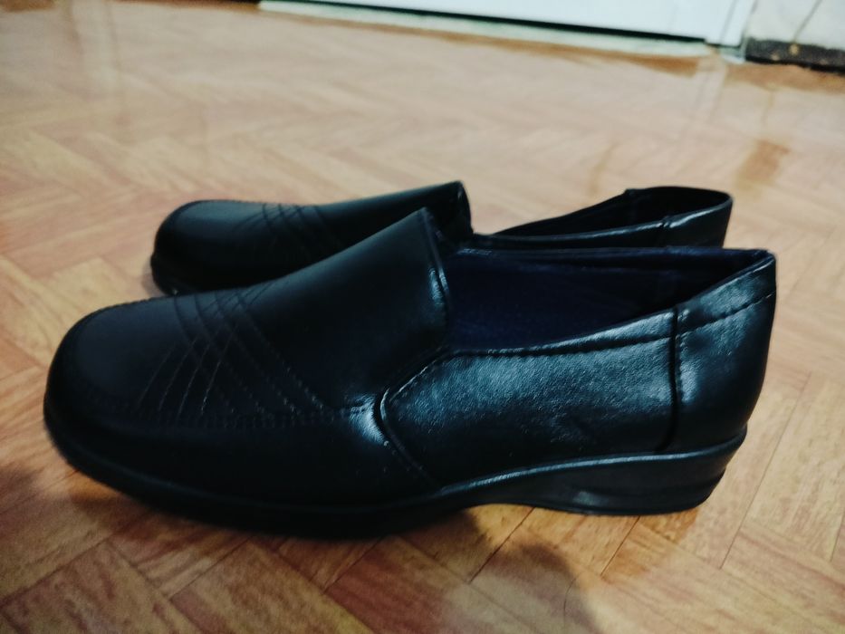 Продавам чисто нови дамски обувки