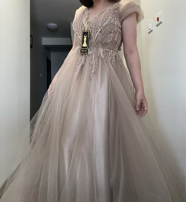 Официална рокля с тюл