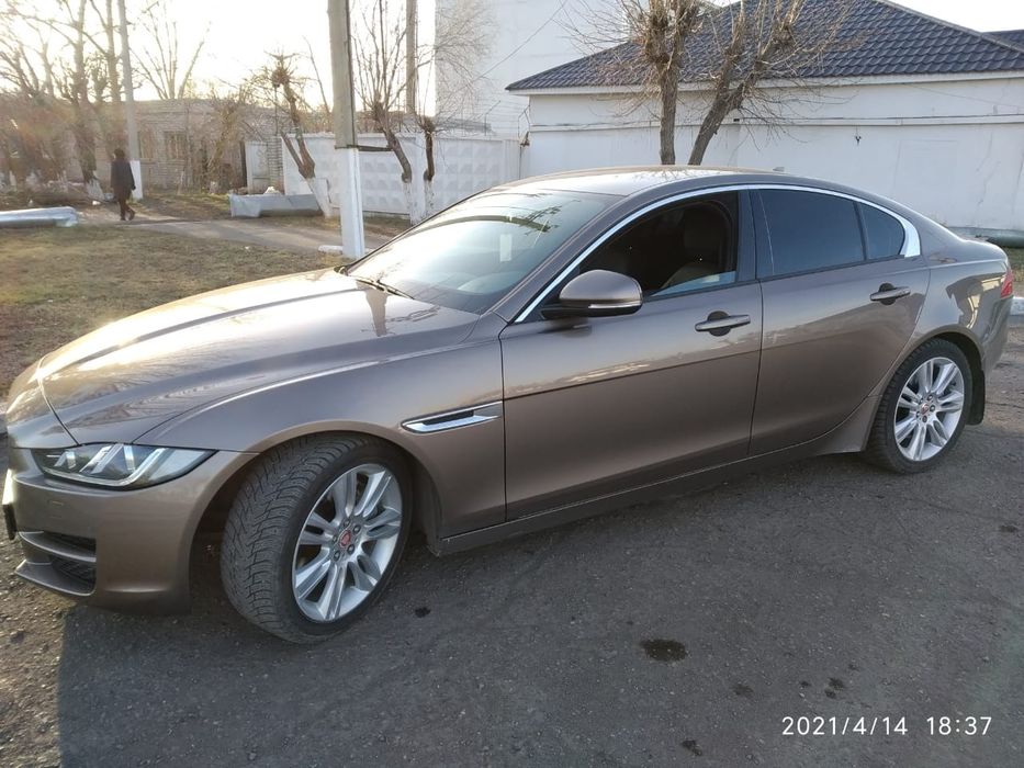 Jaguar XE 2015 года