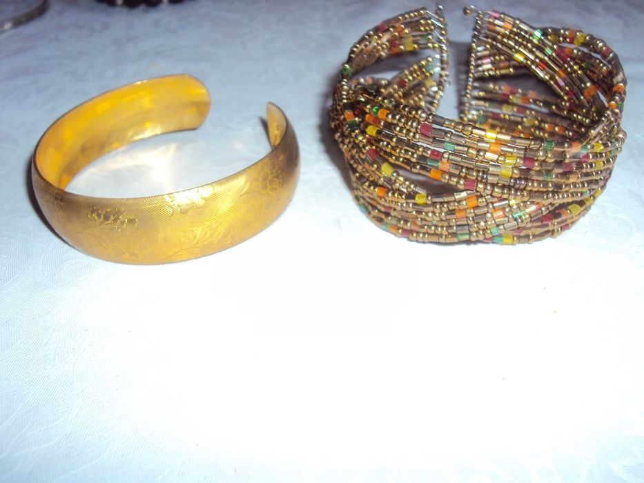 Браслеты разные. Штучно- 300тг