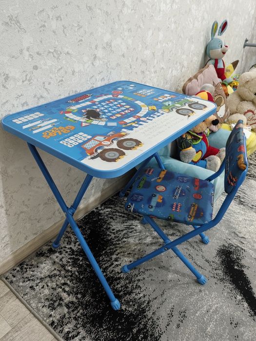 Продам детский стол со стулом