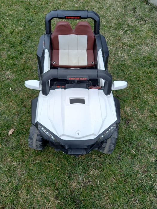 Mașină electrică pentru copii.