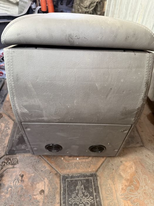 Подлокотник Land Cruiser 105