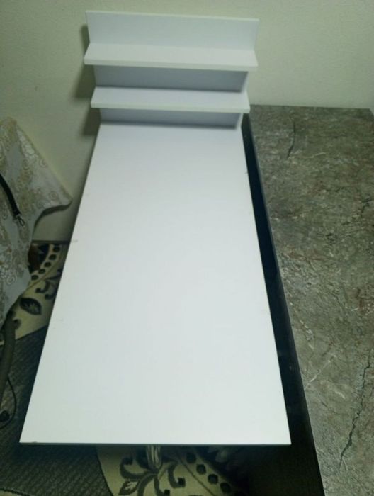 Продаётся стол маникюрный