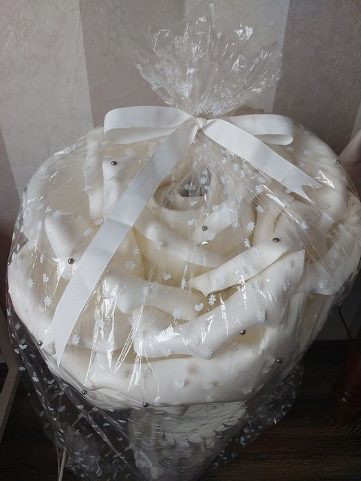 Светильник в форме белой розы