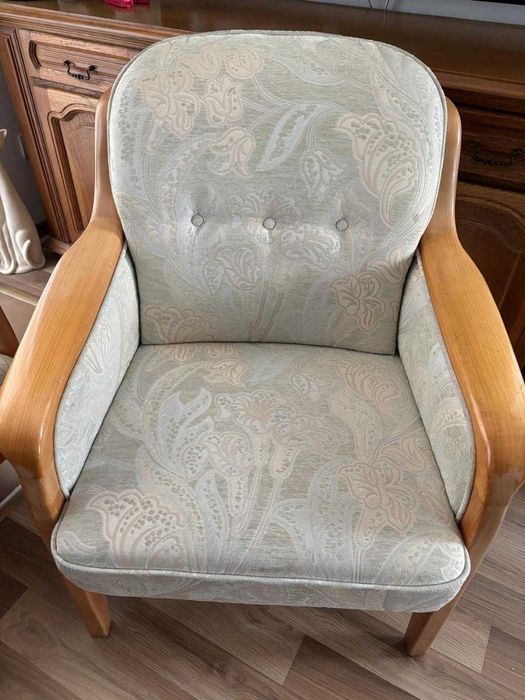 Vand canapea si doua fotolii aduse recent din Germania