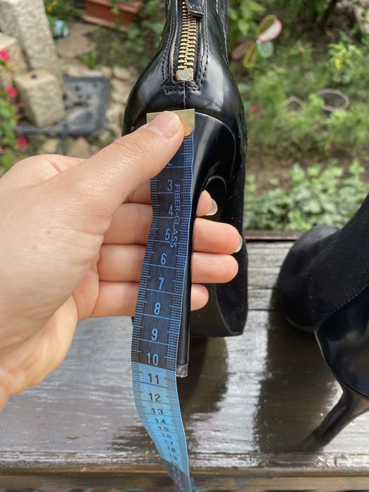 Botine cu toc si fermoar la spate Stradivarius marimea 35