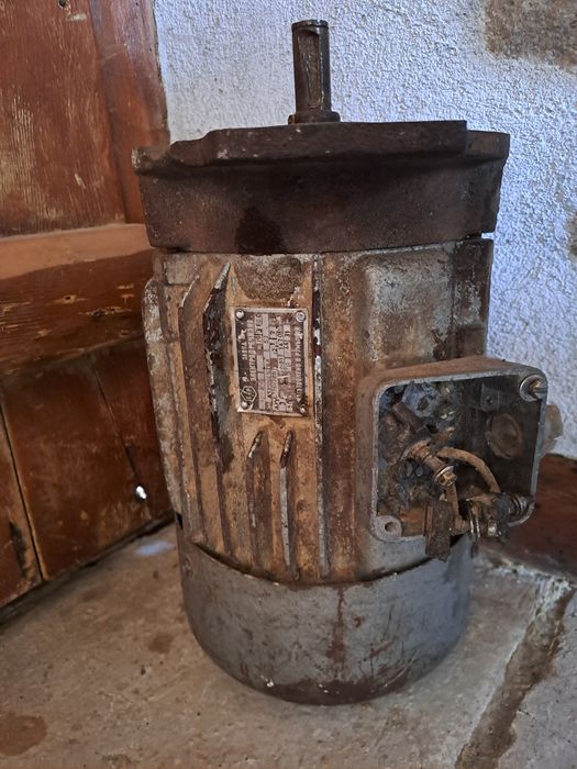 Ел.  двигатели  монолитни и трифазни