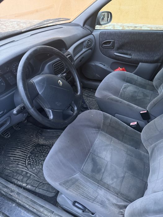 Vand doua masini renault megane 1