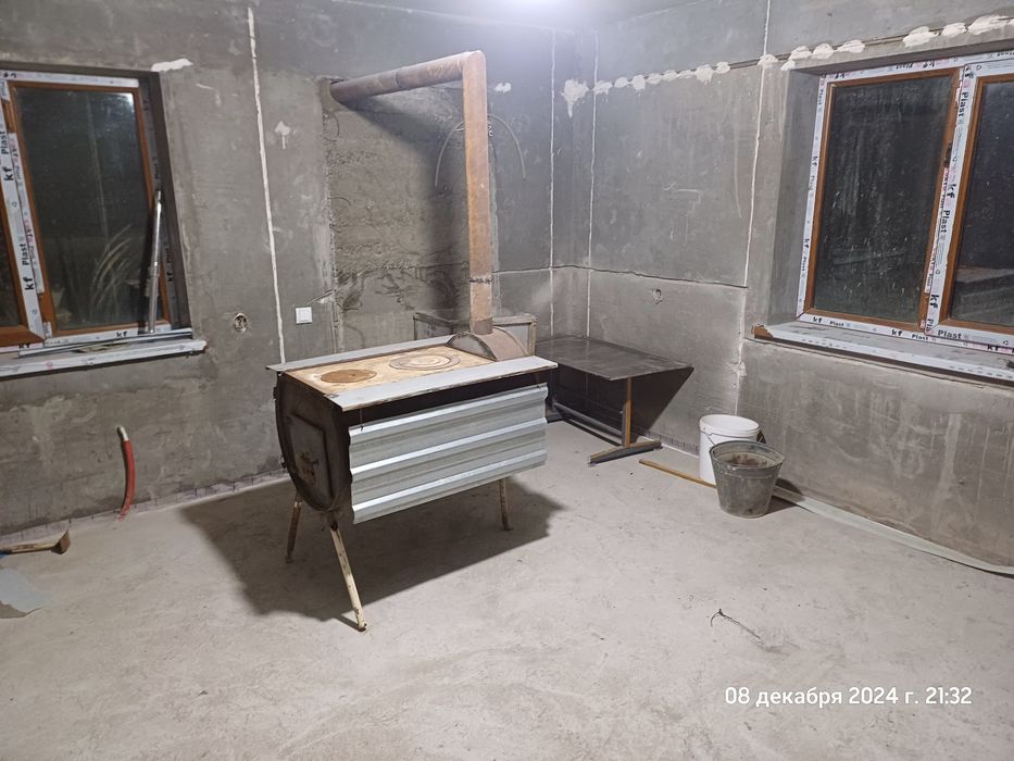 Буржуйка, печка утин кумирда иситади.