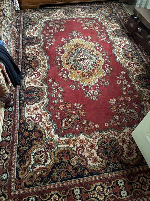 Mobilier vechi pret intre 250 si 350 lei negociabil