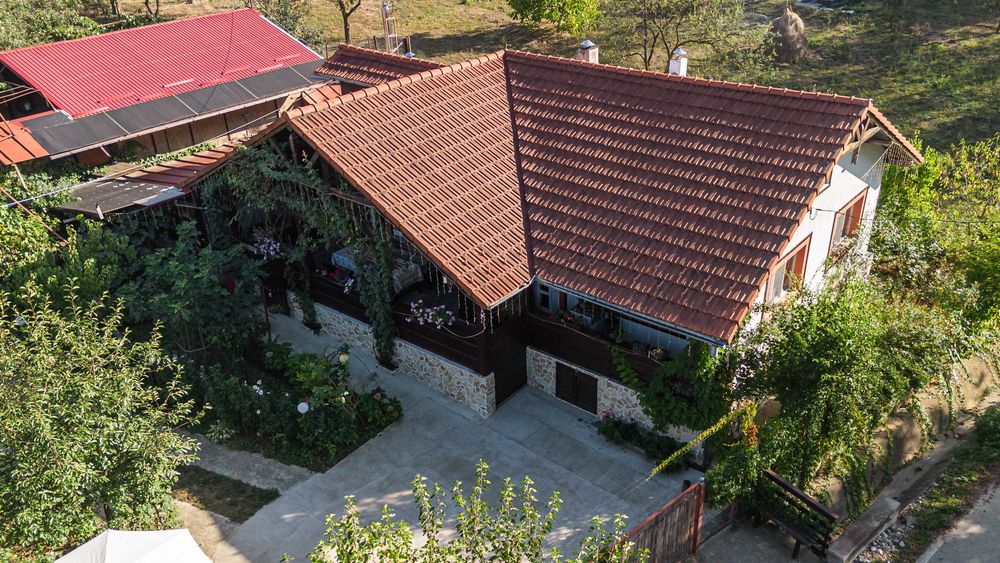 PROPRIETATE DEOSEBITĂ – Casă, Teren 2.500 MP si potential turistic
