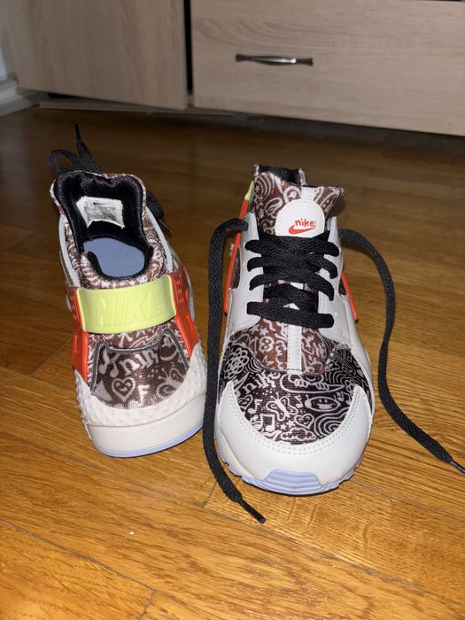 Обувки Nike Huarache Run SE