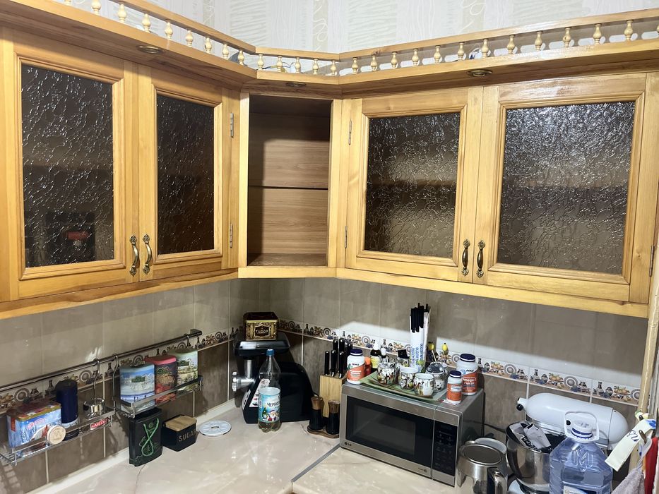 Продается куханный гарнитур. (Дерево)