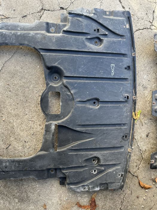 Кора под мотора за bmw e90,e91 xdrive