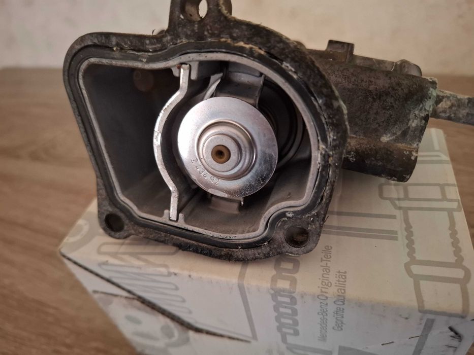 Термостат за Mercedes C220 CDI w203 - OM646 DE22 LA