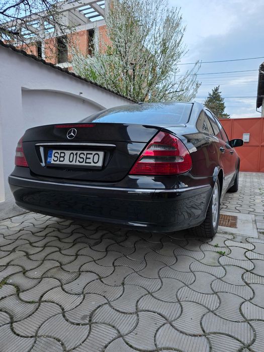 Mercedes-Benz E220 CDI Avangarde – 2005 – Stare excelentă