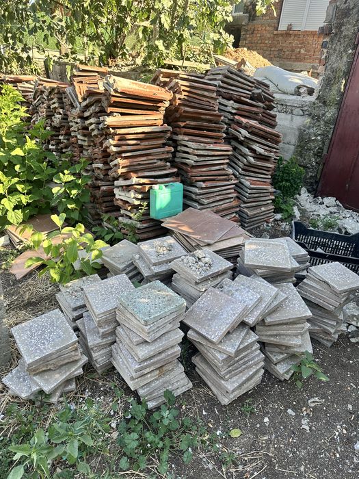 Продавам втора употреба керемиди ( черногорски)