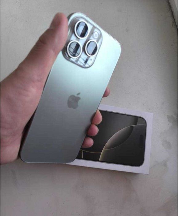 Продаю Айфон 16 pro Max