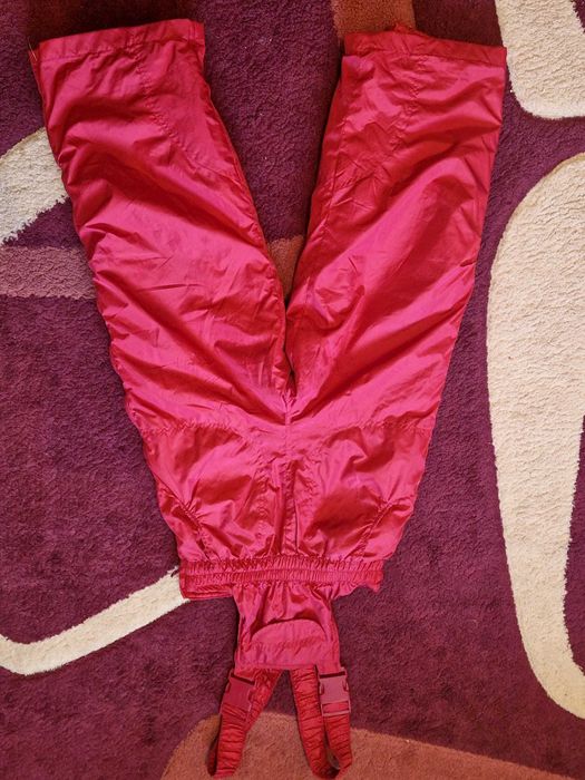 Costum de ski fetite