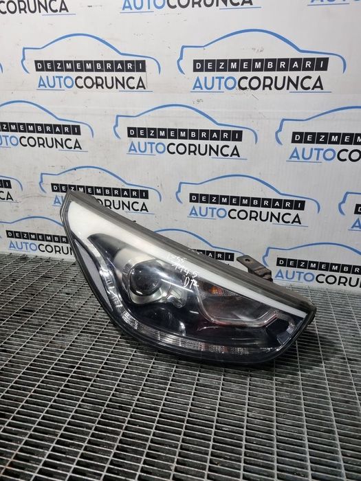 Far Dreapta Hyundai IX35 2010 - 2019 SUV 4 Usi (1145) Fara xenon LED