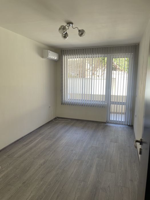 Дава се под наем Двустаен апартамент в Варна, Център - 55 кв.м за 331.5 € - Снимка #1