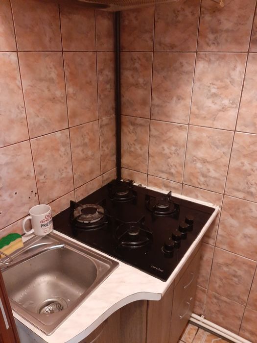 Închiriez camera de cămin transformata în garsoniera - situata lângă jumbo