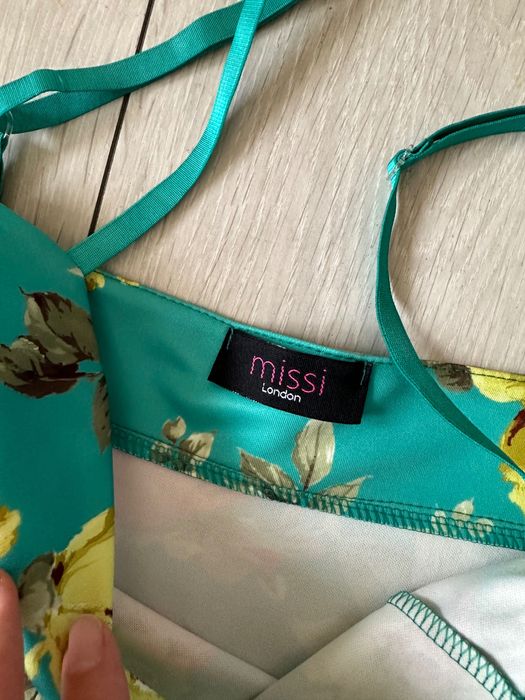 рокля на марката Missi London