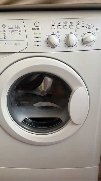 Продам машинку стиральную , срочно !