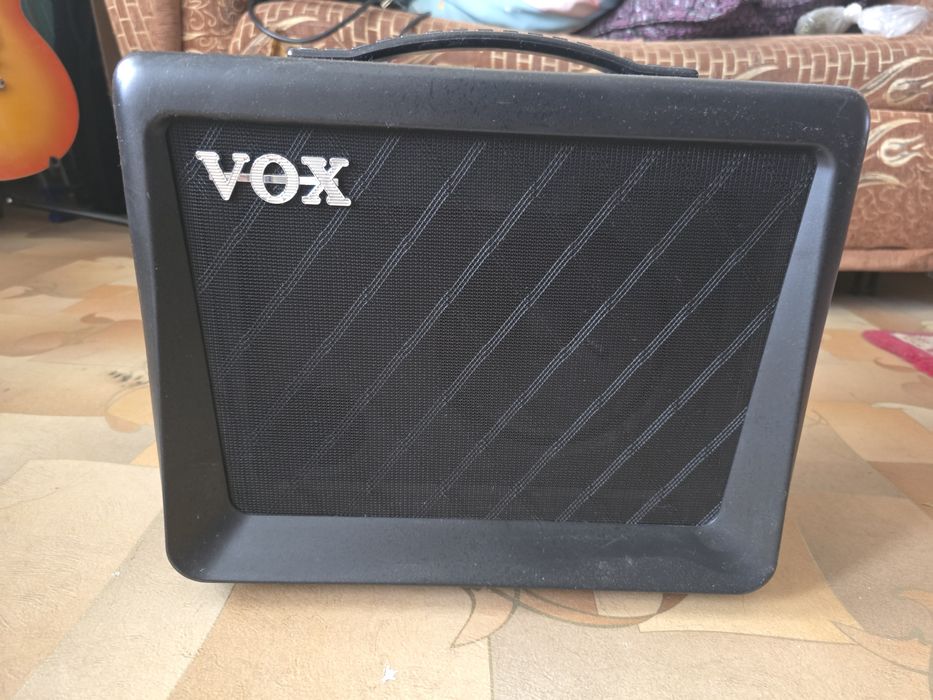 Продам комбоусилитель vox vx 15gt