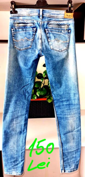 Jacheta Desigual Jeans - 300 Lei, Pantaloni Desigual Jeans - 150 Lei,