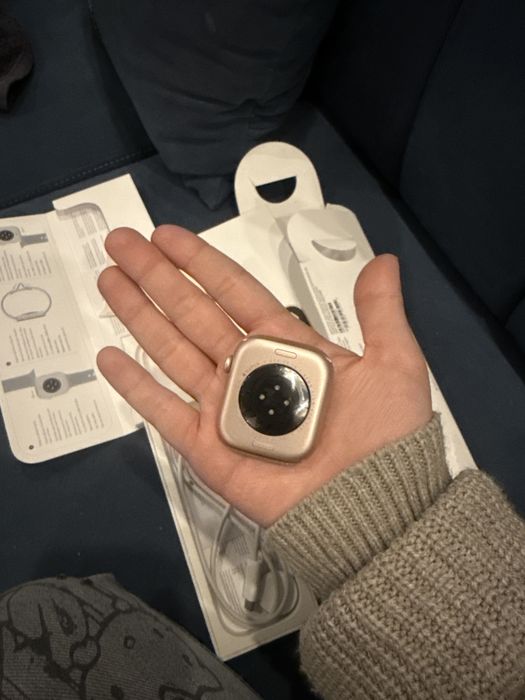 iWatch 1 0  sotiladi !!! Srochniy