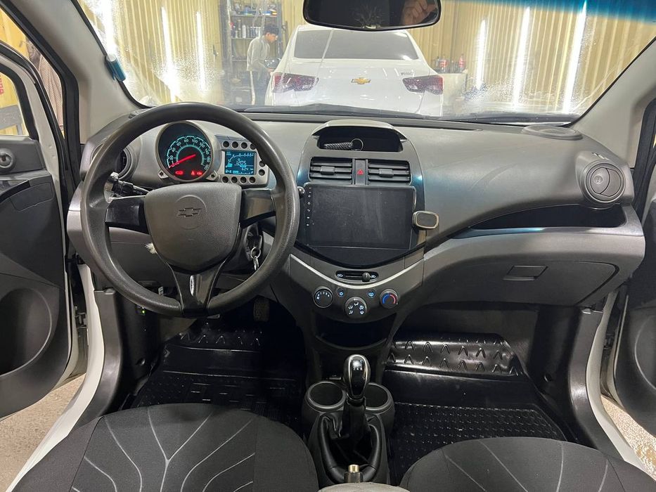 Spark avtomobil sotiladi