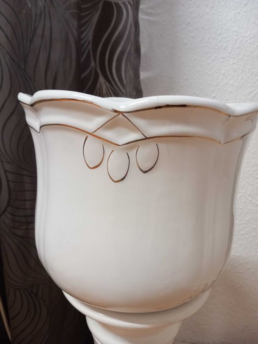 Кашпа с конзола в комплект