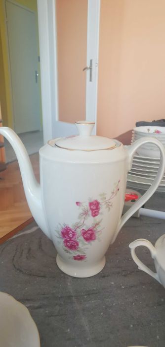 Порцеланов комплект за чай