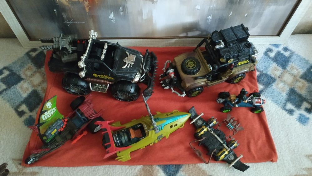 Игрушки из серии "плохие парни"