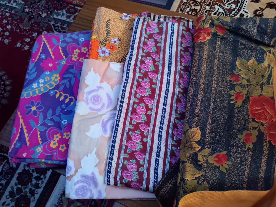 Продам ситцевые отрезы,покрывало,шерстяные одеяла