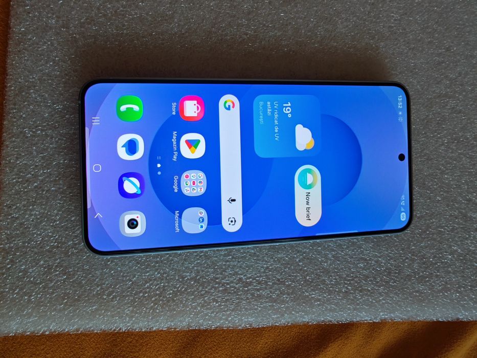 Samsung S 25 ,cu 12gb de RAM și 128 gb
