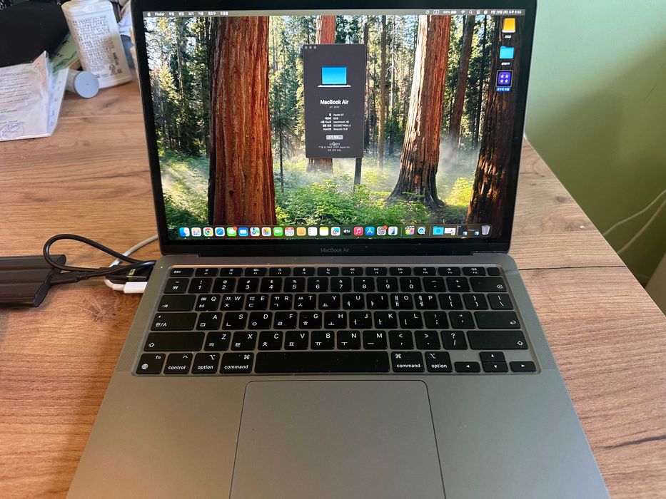 MacBook Air M1 (2020) – 8GB RAM / 256GB SSD / Отлично състояние