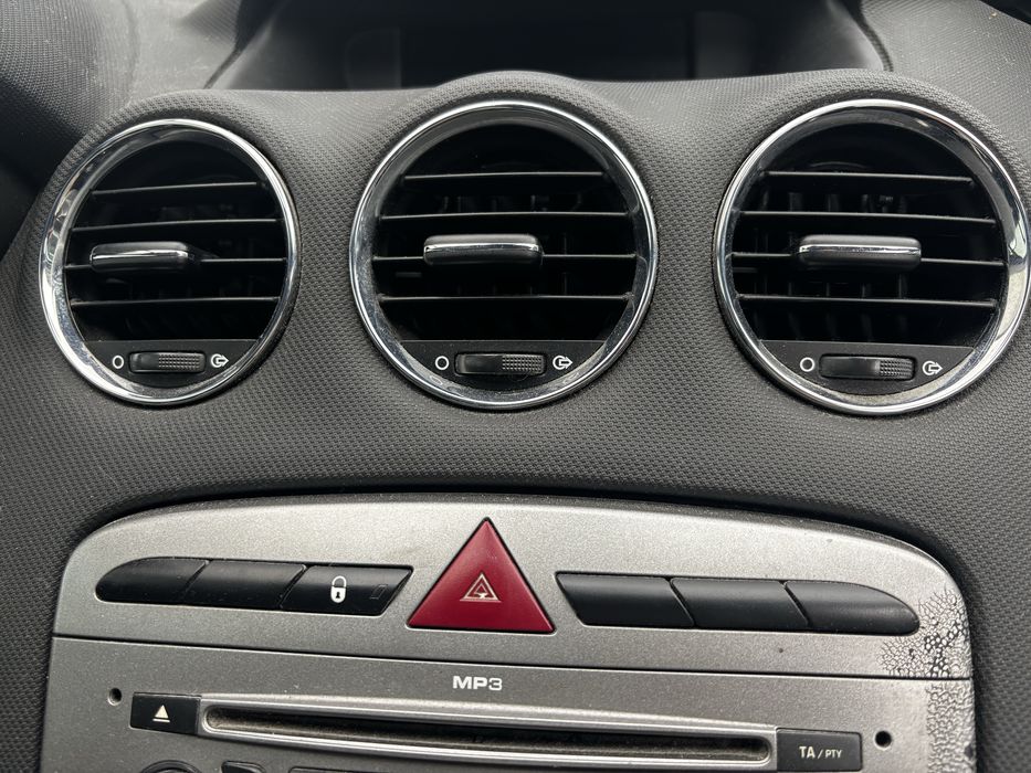 Части от таблото за Пежо 308/Peugeot 308