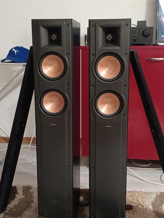 Boxe audio cu conectare prin cablu