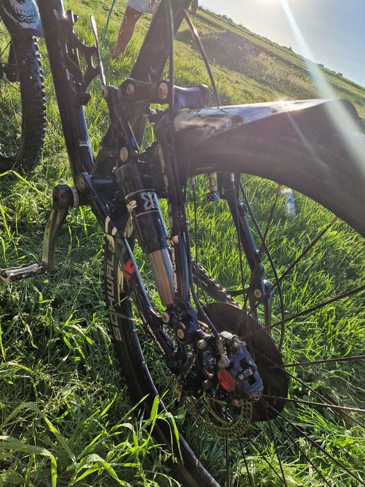 Vând bicicletă full suspension