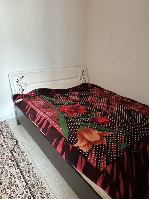 Продам двуспальную кровать