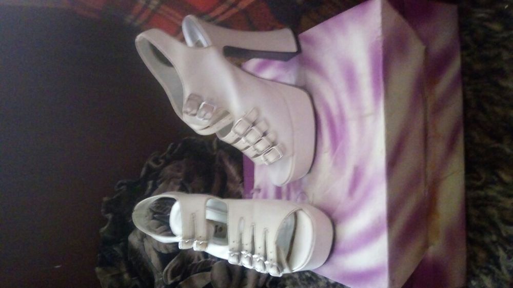 Продам босоножки свадебные